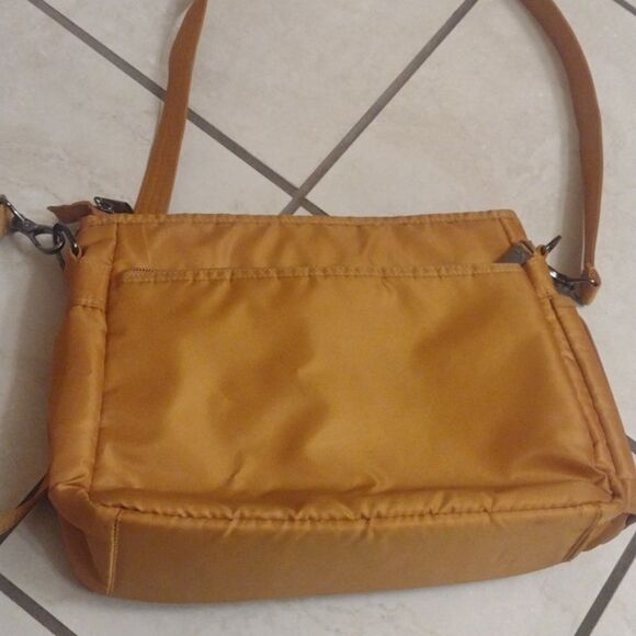 Lug Shimmy Quilted Crossbody Bag Amber Yellow Gold - Picture 4 of 13